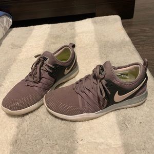 Nike pre-owned sneakers/tennis shoes